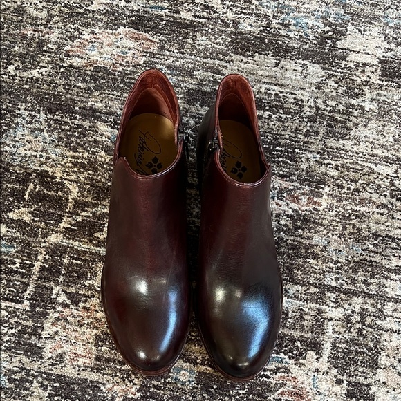 NWOT Patricia Nash Brown Leather Ankle Booties - Picture 2 of 6